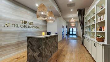 Lichaamsbehandelingen, aromatherapie, diepe bindweefselmassages