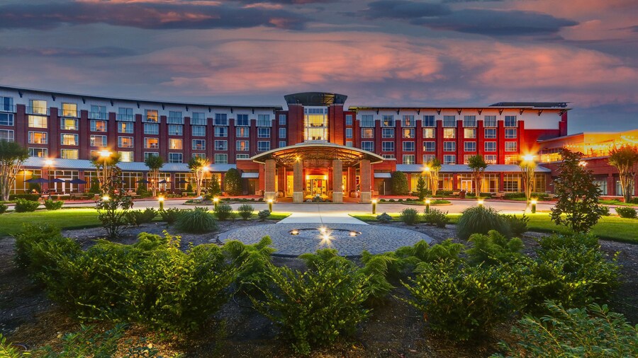 The Chattanoogan Hotel, Curio Collection by Hilton