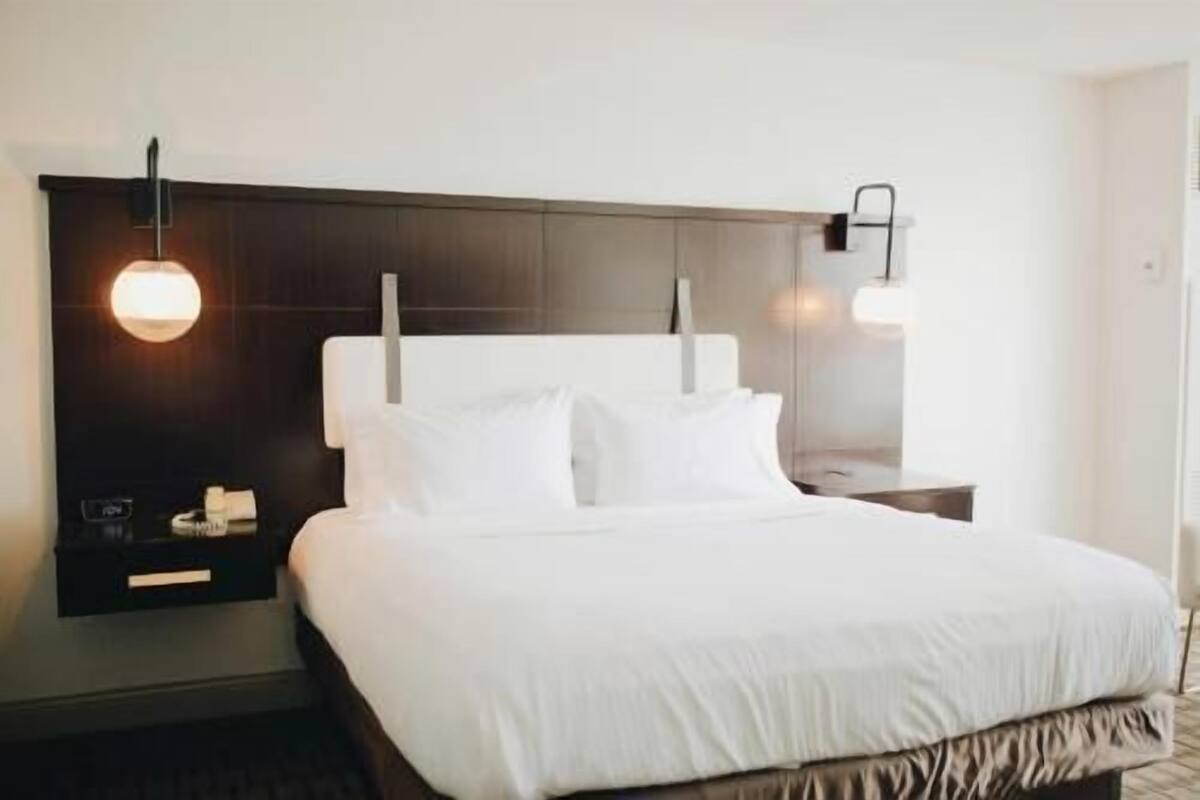 Literie de qualité, lit avec matelas à plateau-coussin, coffre-fort