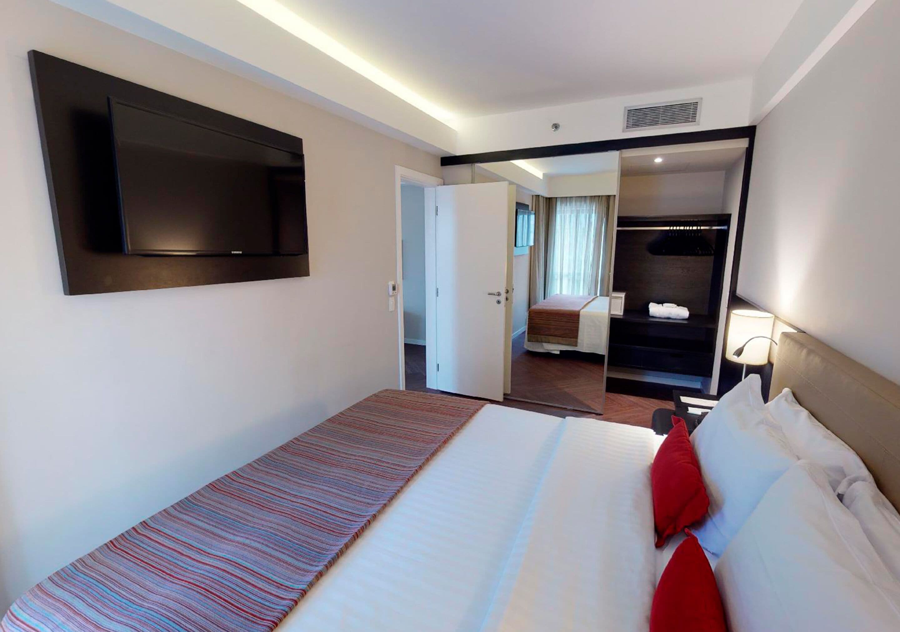 room | 1 bedroom, minibar, in-room safe, desk