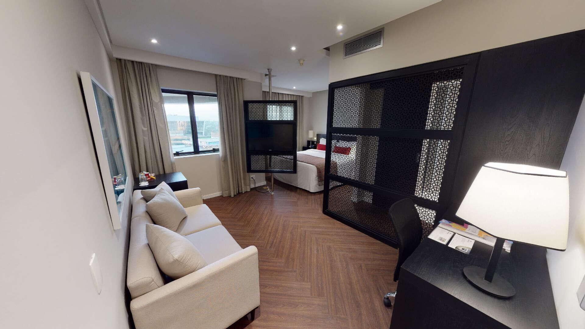 Minibar, caja fuerte, wifi gratis y ropa de cama