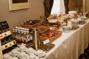 Breakfast, lunch, dinner and brunch served - Dubrovnik Hotel (Bradford)