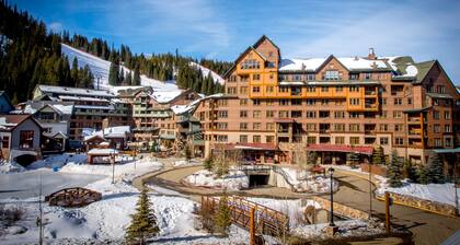 Zephyr Mountain Lodge
