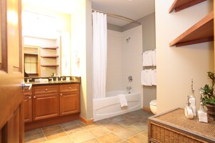 Combined shower/tub, designer toiletries, hair dryer, towels