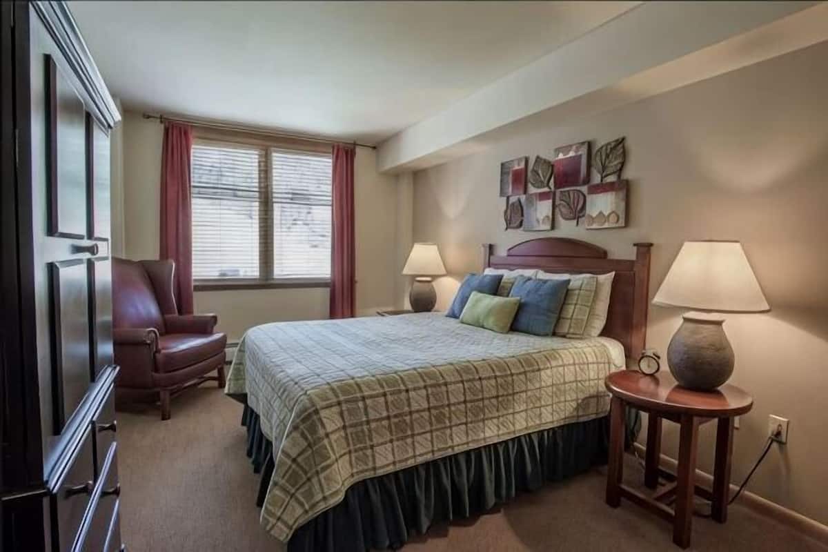 Premium bedding, soundproofing, iron/ironing board, cribs (free)