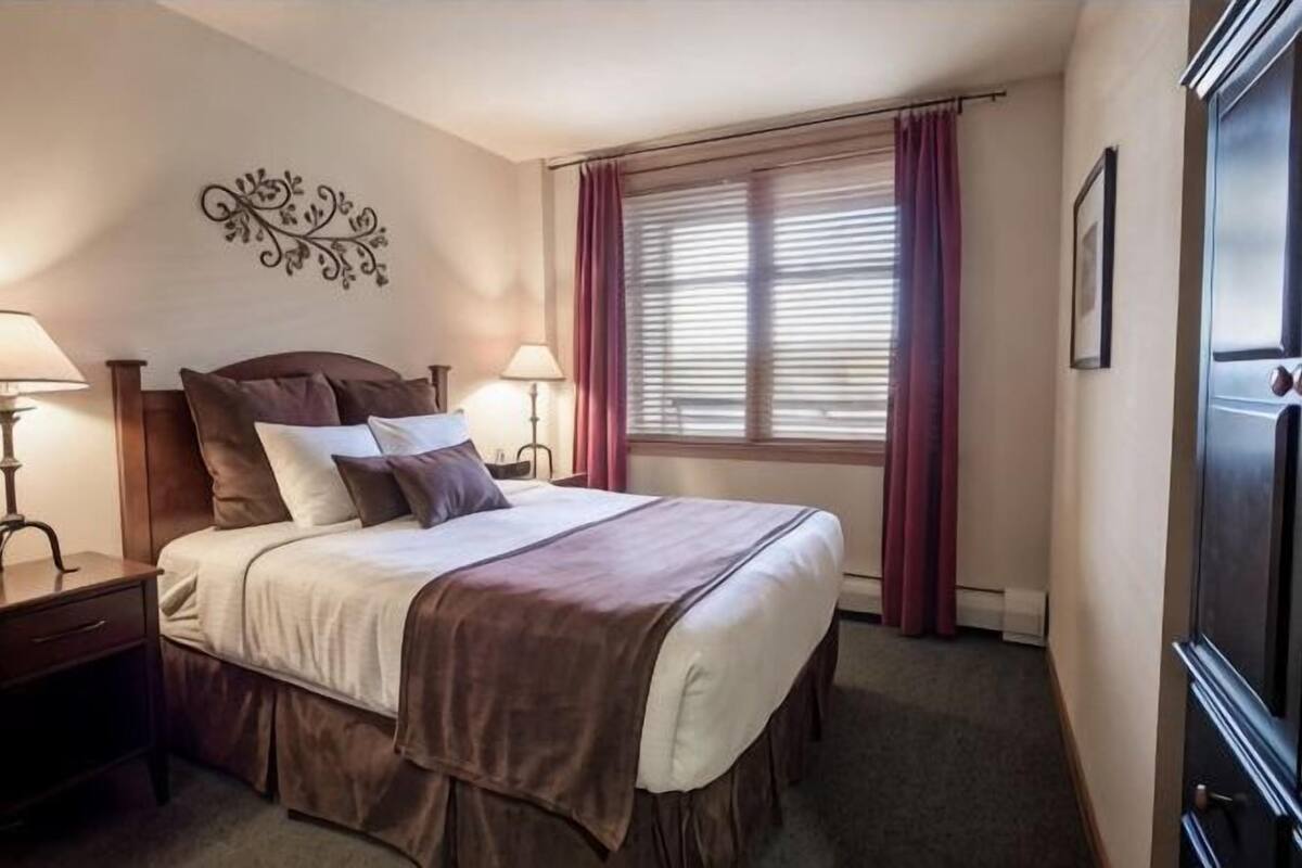 Premium bedding, soundproofing, iron/ironing board, cribs (free)