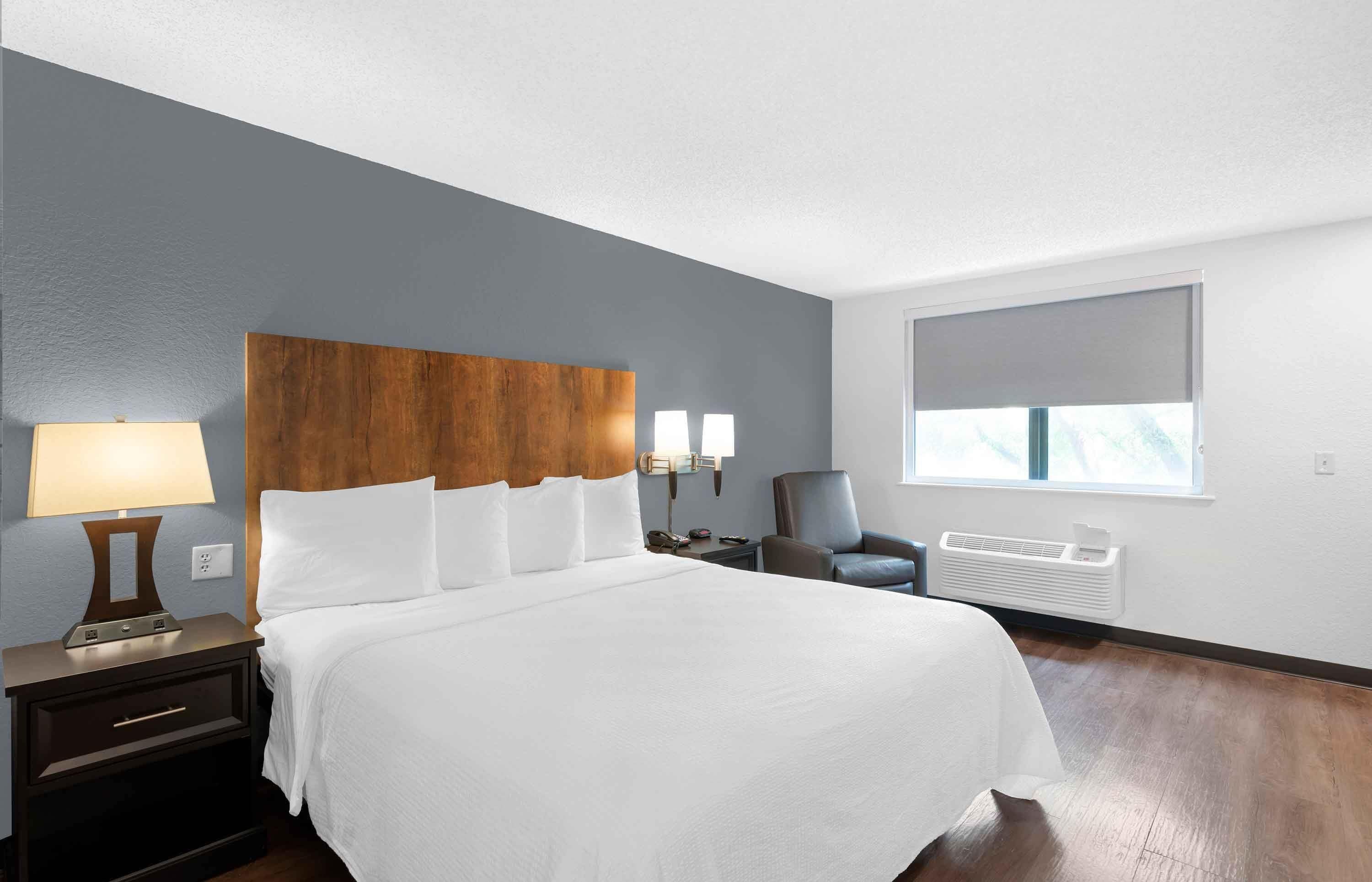 Premium bedding, desk, iron/ironing board, free WiFi