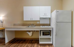 Studio, 1 grand lit, douche accessible en fauteuil roulant | Cuisine privée