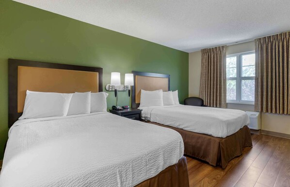 Estudio, 2 camas dobles | 1 dormitorio, escritorio, tabla de planchar con plancha y wifi gratis