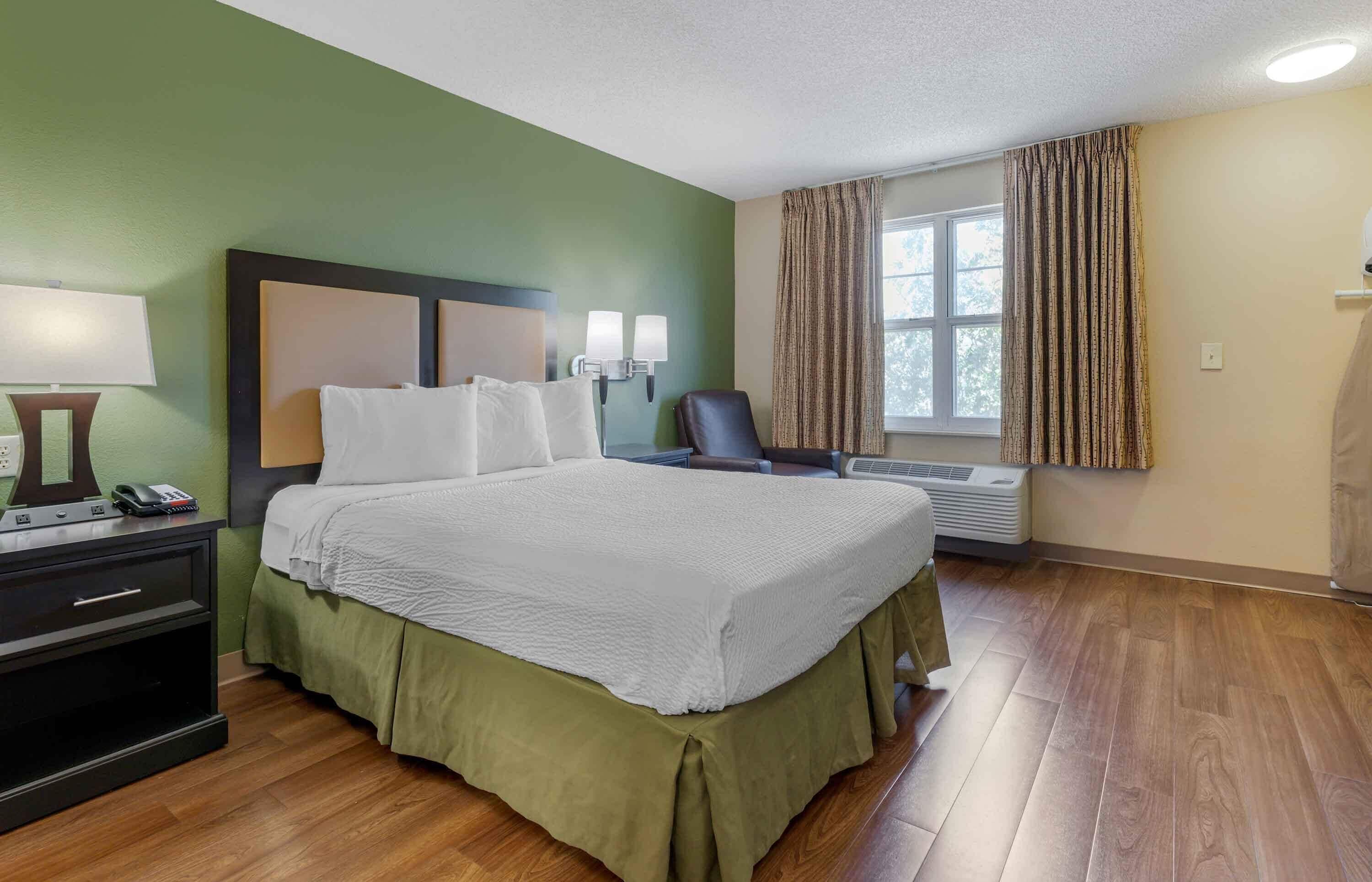 Studio, 1 queensize bed | Een bureau, een strijkplank/strijkijzer, gratis wifi, beddengoed