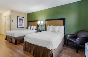 Studio, 2 Double Beds | Desk, iron/ironing board, WiFi (free), bed sheets
