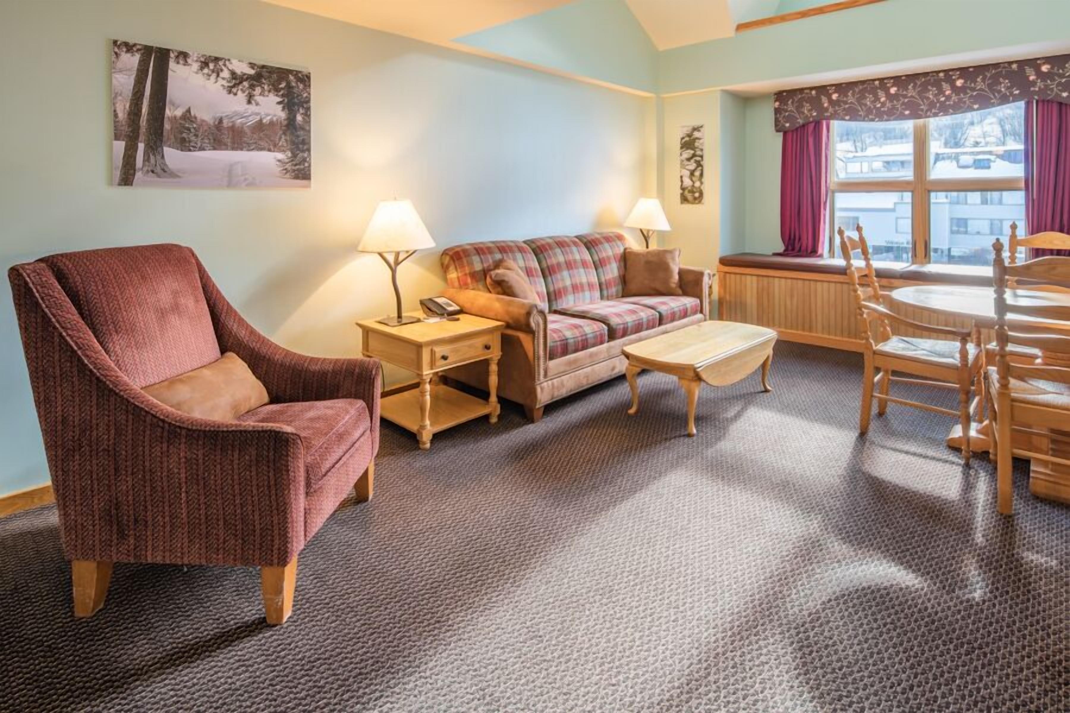 suite, multiple beds | premium bedding, pillow-top beds, free wifi, bed sheets