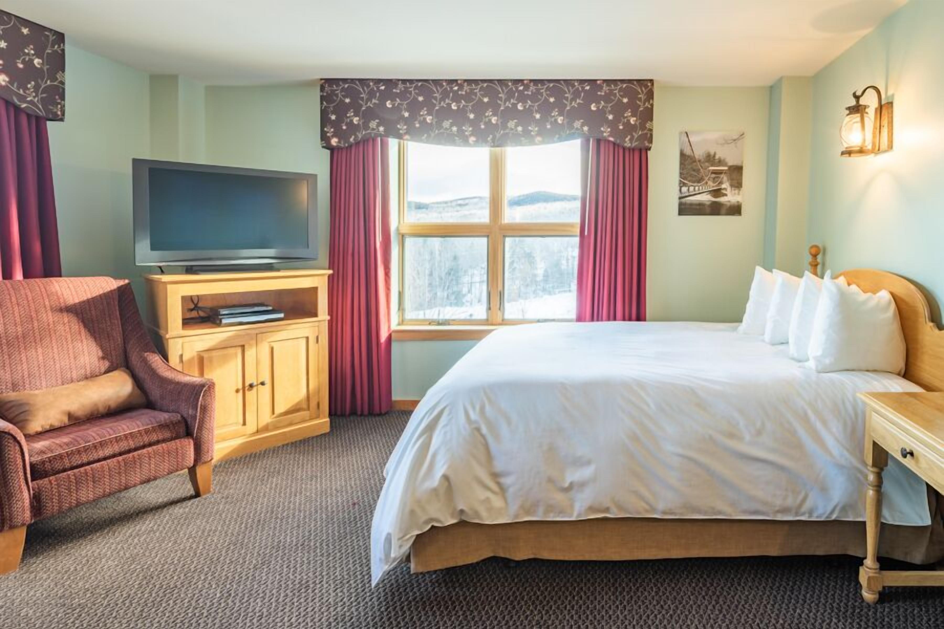 superior room, 1 queen bed | premium bedding, pillow-top beds, free wifi, bed sheets