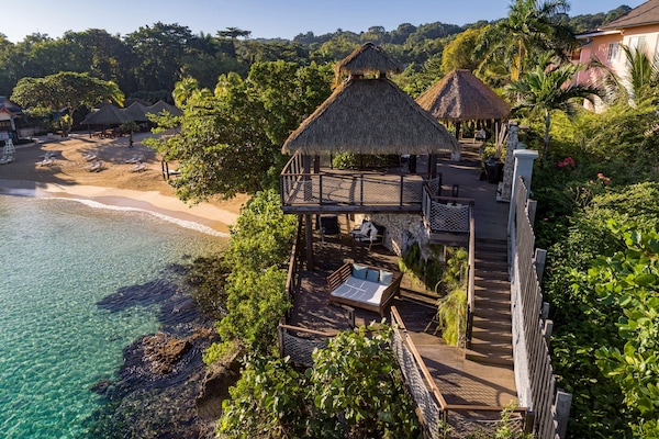 Private beach, white sand, sun loungers, beach towels