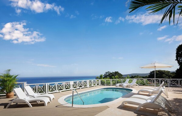 7 outdoor pools, pool cabanas (surcharge), pool umbrellas