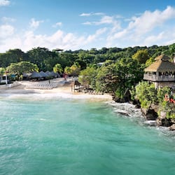 Private beach, white sand, sun loungers, beach towels