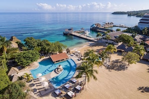 Private beach, white sand, sun-loungers, beach towels