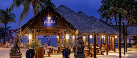 16 restaurants, breakfast, lunch, dinner served; international cuisine