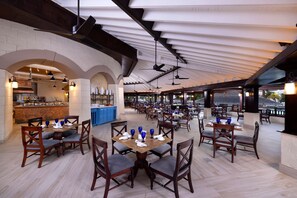 9 restaurants, breakfast, lunch, dinner served; international cuisine 