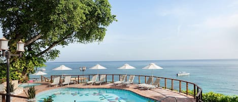 Outdoor pool, pool umbrellas, sun loungers