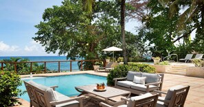 Minibar, in-room safe, desk, iron/ironing board