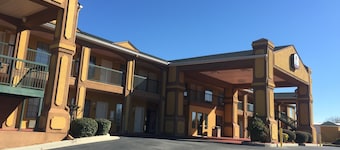 Peach State Inn & Suites