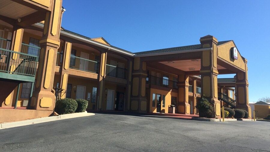 Peach State Inn & Suites