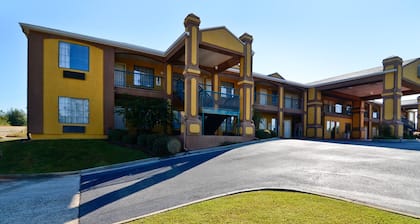 Peach State Inn & Suites