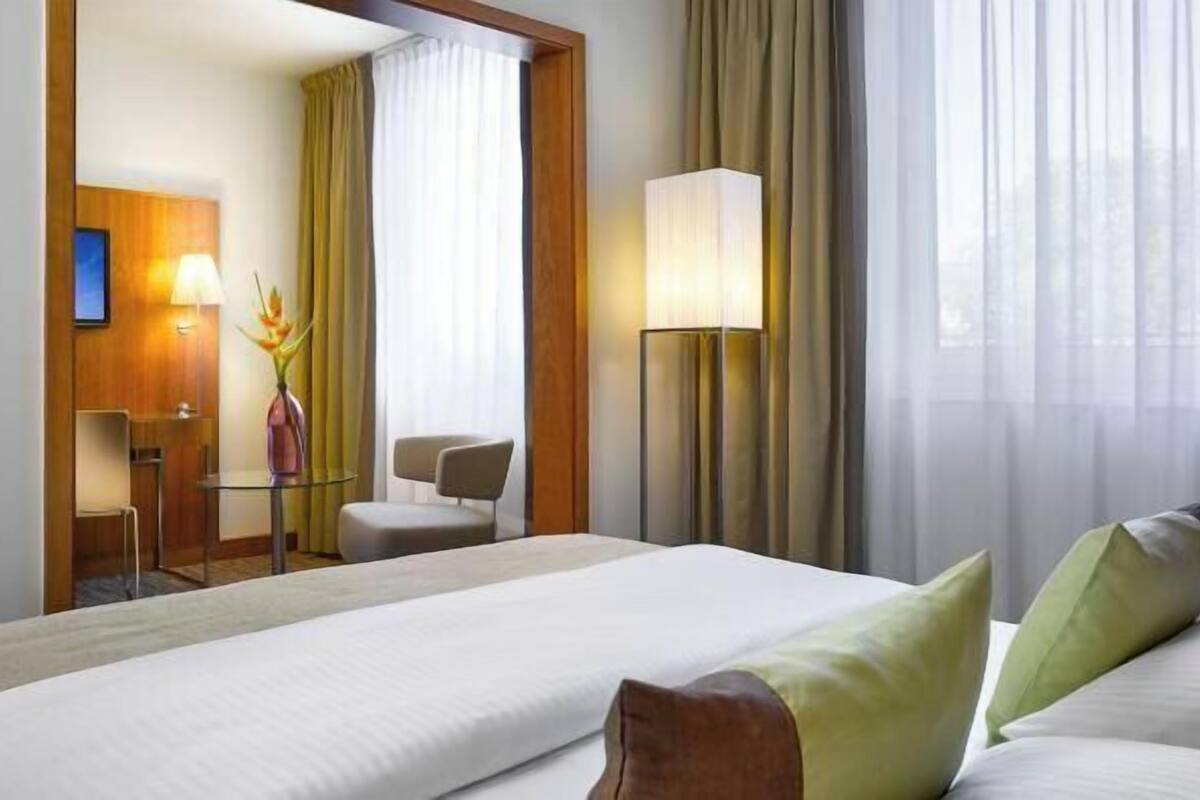 Literie hypoallergénique, coffres-forts dans les chambres, bureau