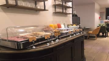 Desayuno para llevar entre semana (EUR 9 por persona)