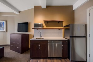 1 bedroom, premium bedding, pillowtop beds, desk