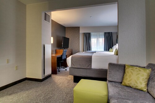 Roundhouse Suites