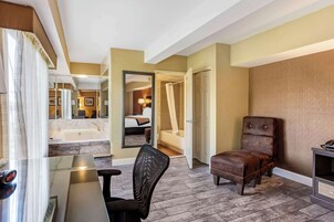 Caja de seguridad en la habitación y escritorio 