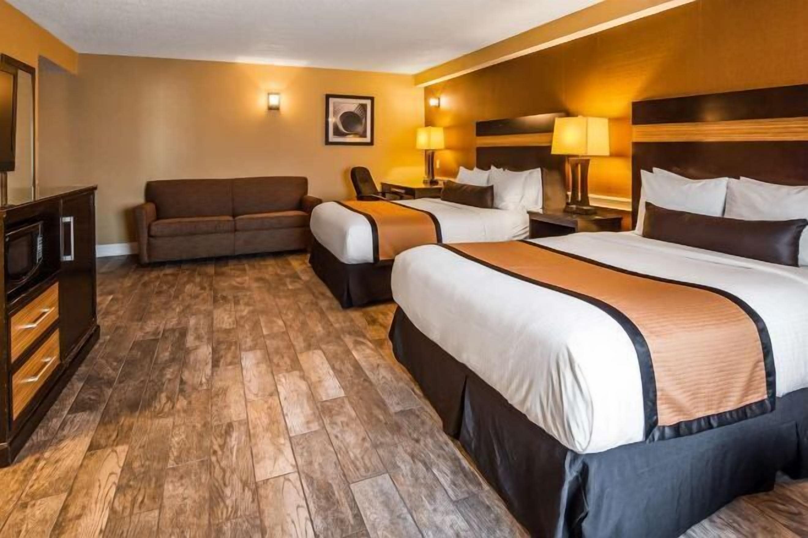 객실 내 금고, 책상, 노트북 작업 공간, 암막 커튼