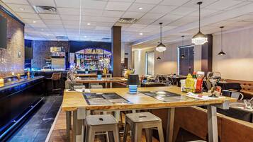 Breakfast, lunch and dinner served