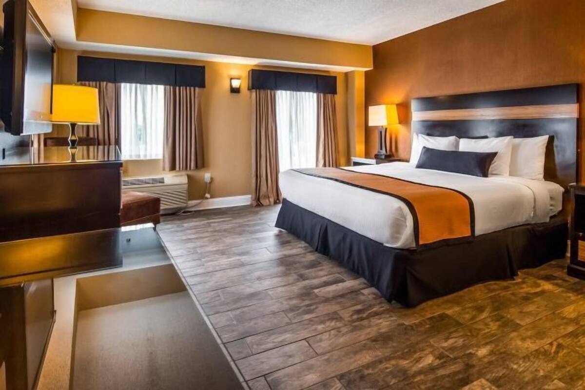 In-room safe, desk, laptop workspace, blackout curtains