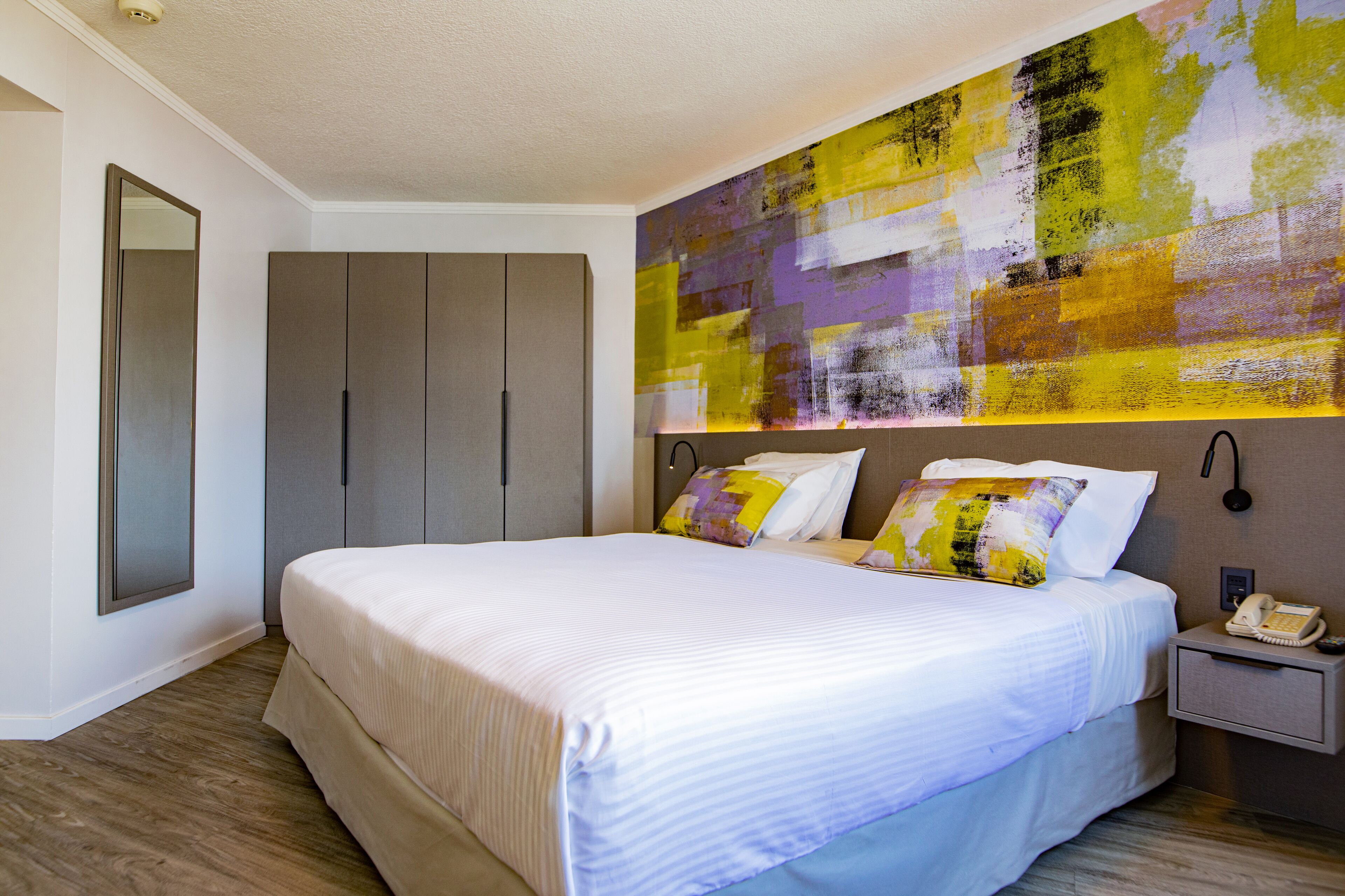 superior room, 1 king bed | minibar, in-room safe, desk, iron/ironing board