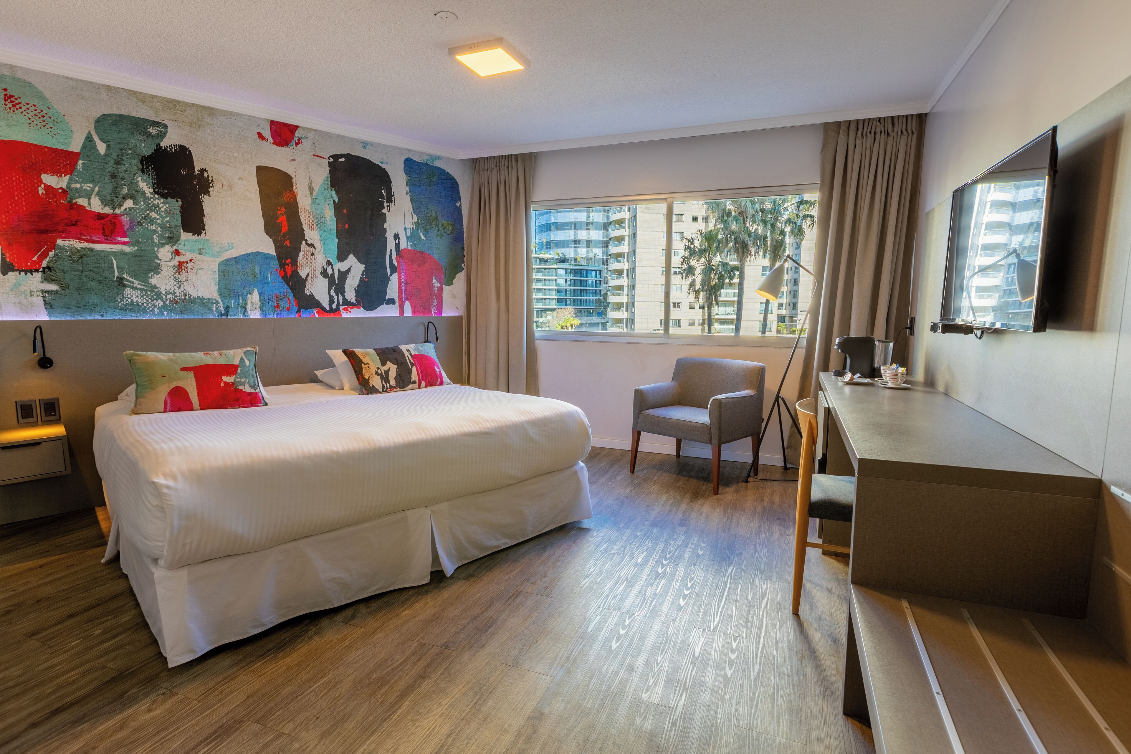 Habitació superior, 1 llit de matrimoni gran | Minibar, caixa forta a l'habitació i escriptori 