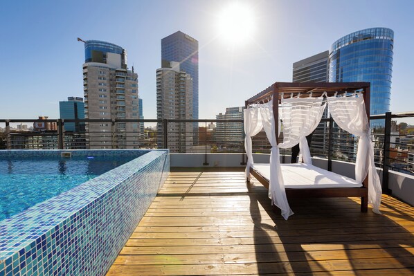 Seasonal outdoor pool - Palladium Business Hotel (Montevideo)