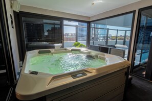 Indoor spa tub