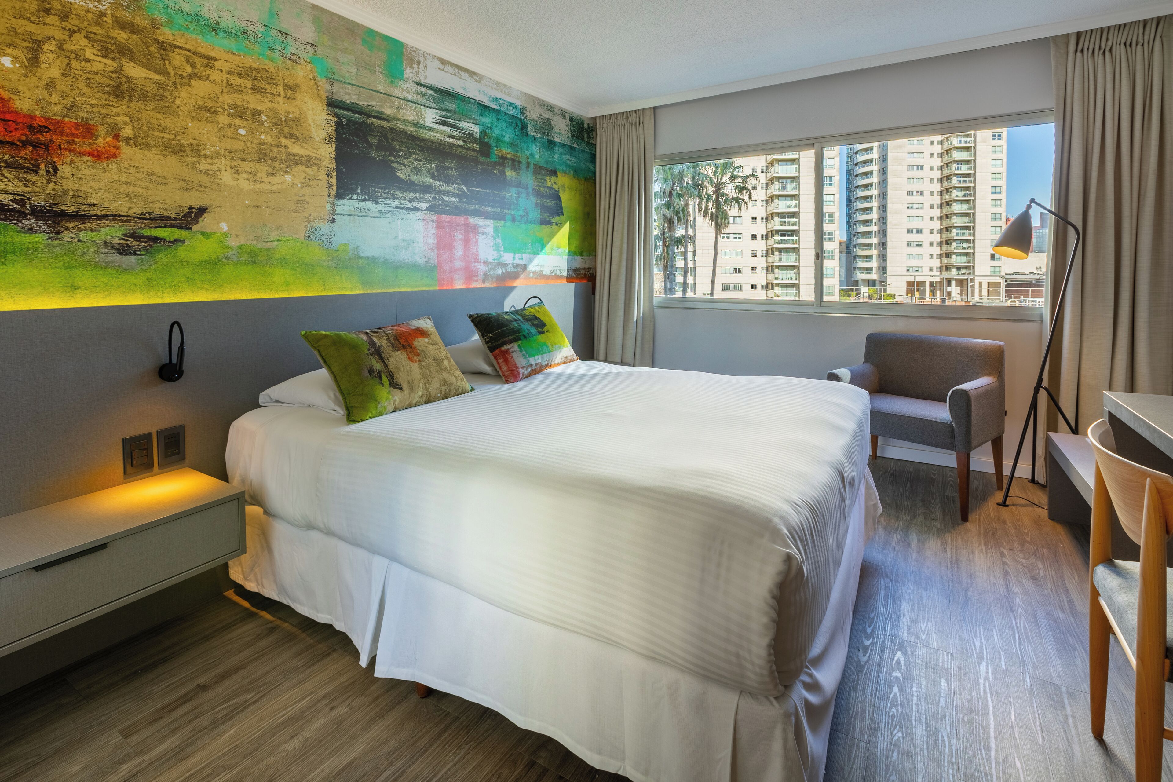 Habitació estàndard, 1 llit de matrimoni | Minibar, caixa forta a l'habitació i escriptori 