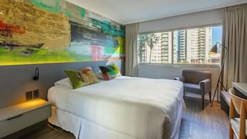 Habitación estándar, 1 cama de matrimonio | Minibar, caja fuerte, escritorio y tabla de planchar con plancha