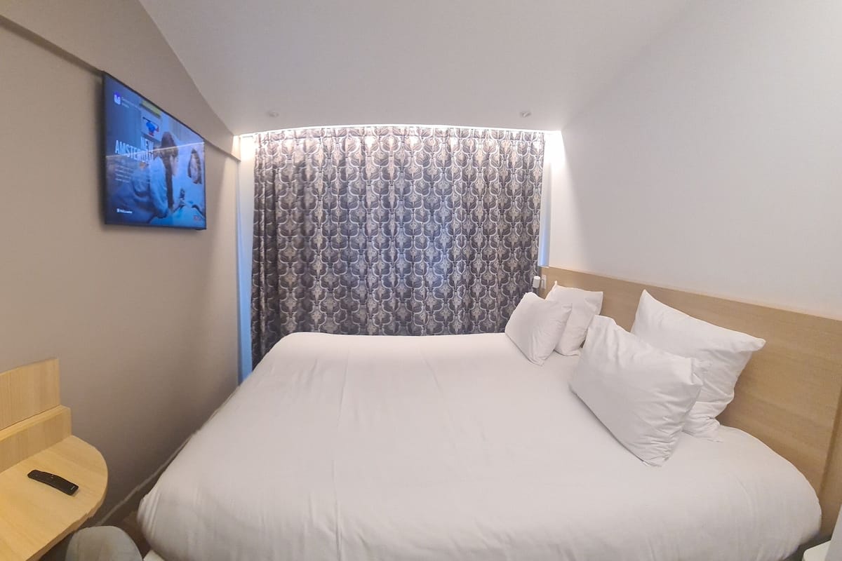 Chambre avec lits jumeaux (Chambre connecté twin) | Literie hypoallergénique, lit avec matelas Select Comfort, coffre-fort