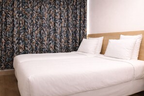 Chambre lit jumeaux twin | View from room - Geographotel Paris - Roissy CDG Airport (Le Mesnil-Amelot)