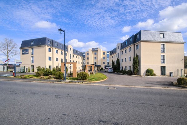 Property entrance - Geographotel Paris - Roissy CDG Airport (Le Mesnil-Amelot)