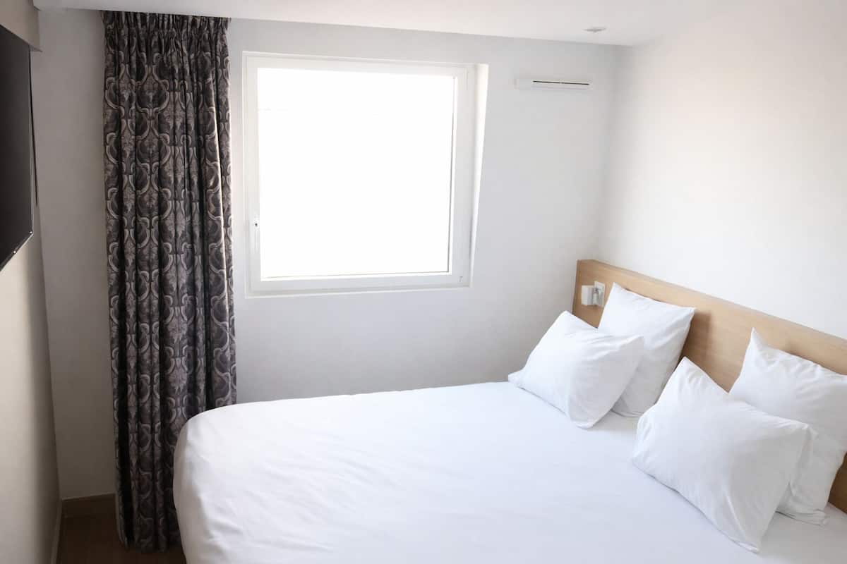 Doppelzimmer (Chambre double) | Allergikerbettwaren, Select-Comfort-Betten, Zimmersafe