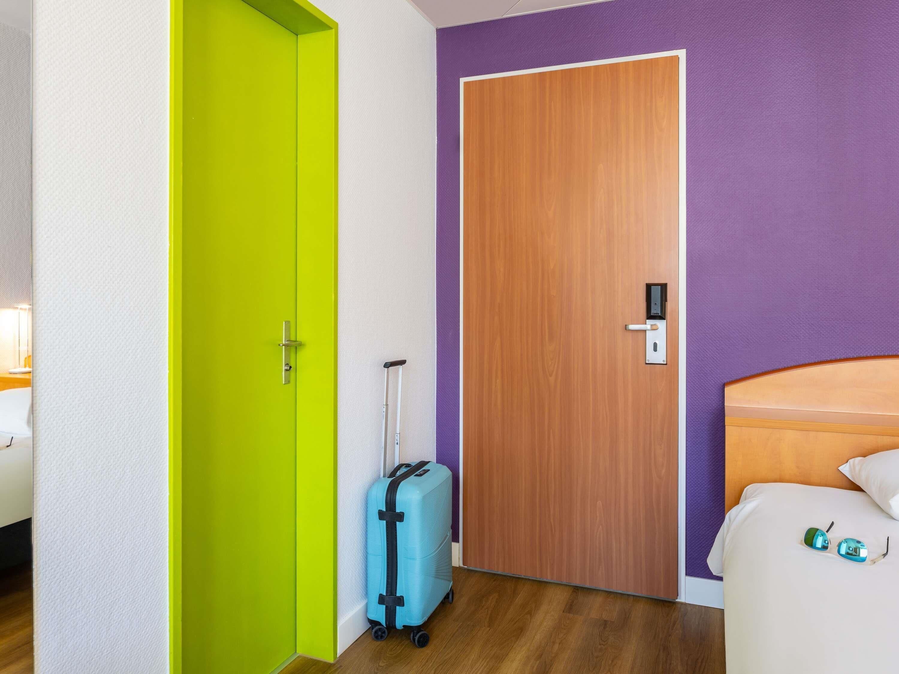 Caja de seguridad en la habitación, escritorio y wifi gratis 