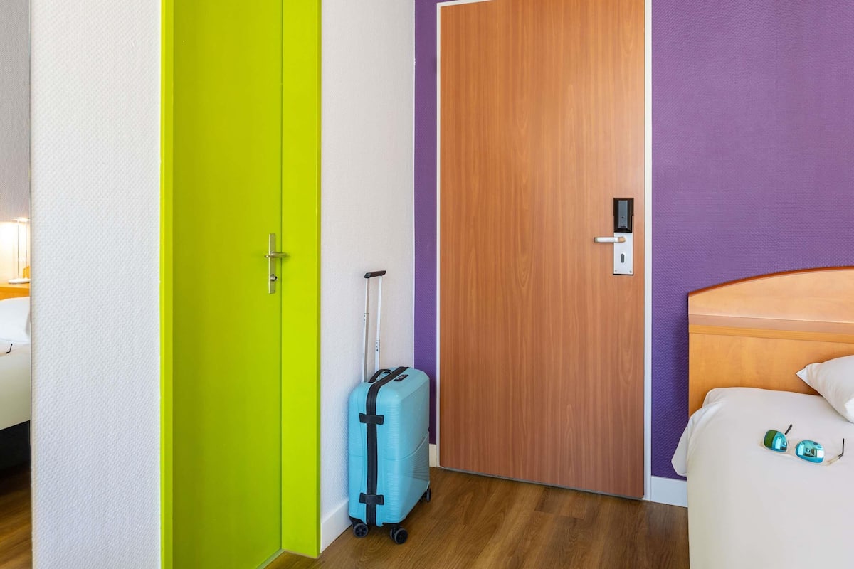 Coffre-fort, bureau, accĂšs au Wi-Fi (inclus), literie fournie