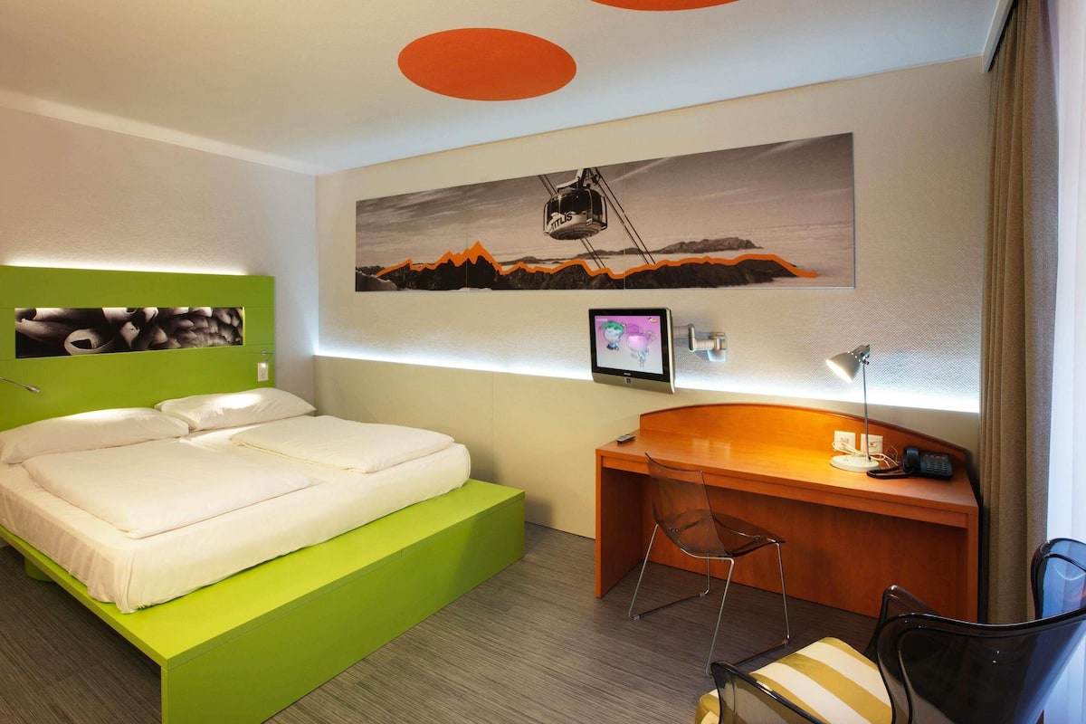 Coffres-forts dans les chambres, bureau, Wi-Fi gratuit, draps fournis