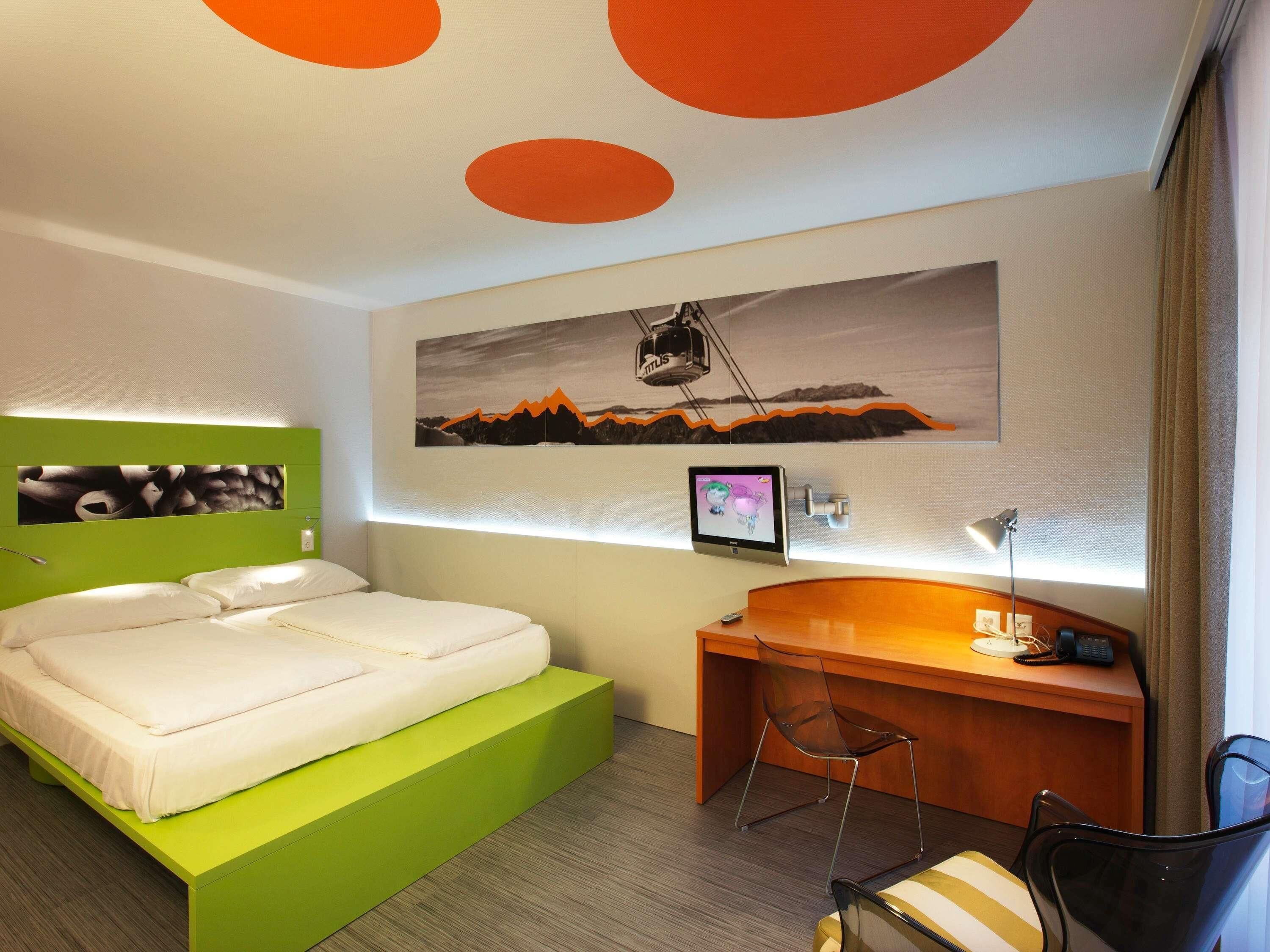 Cofres nos quartos, escrivaninha, Wi-Fi de cortesia, roupa de cama